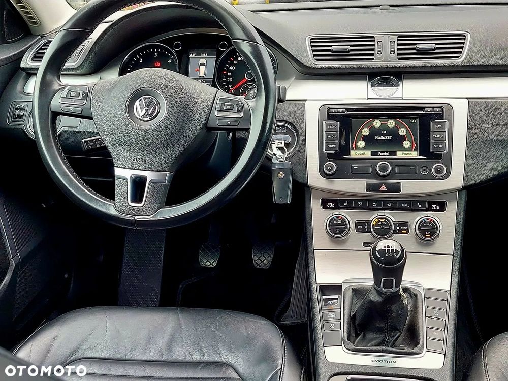 Volkswagen Passat Variant 2.0 TDI 4Motion BlueMotion Technol Highline - 29