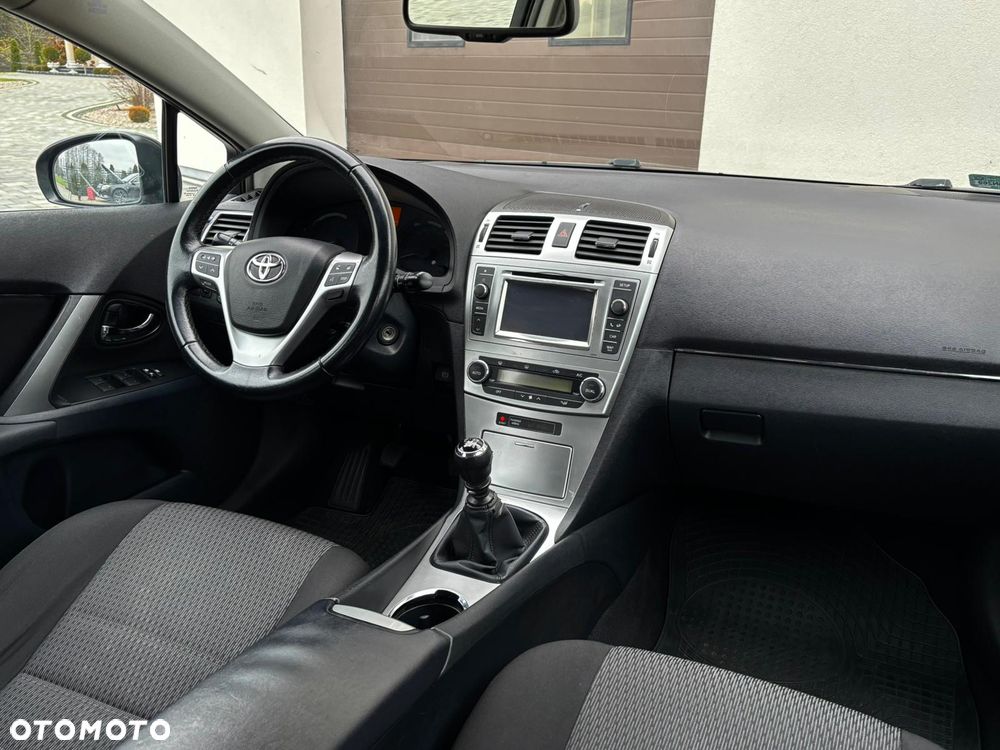 Toyota Avensis - 16