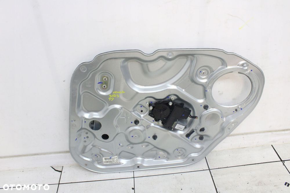 PODNOŚNIK SZYBY PRAWY PRZÓD KIA VENGA I 2009R- - 1