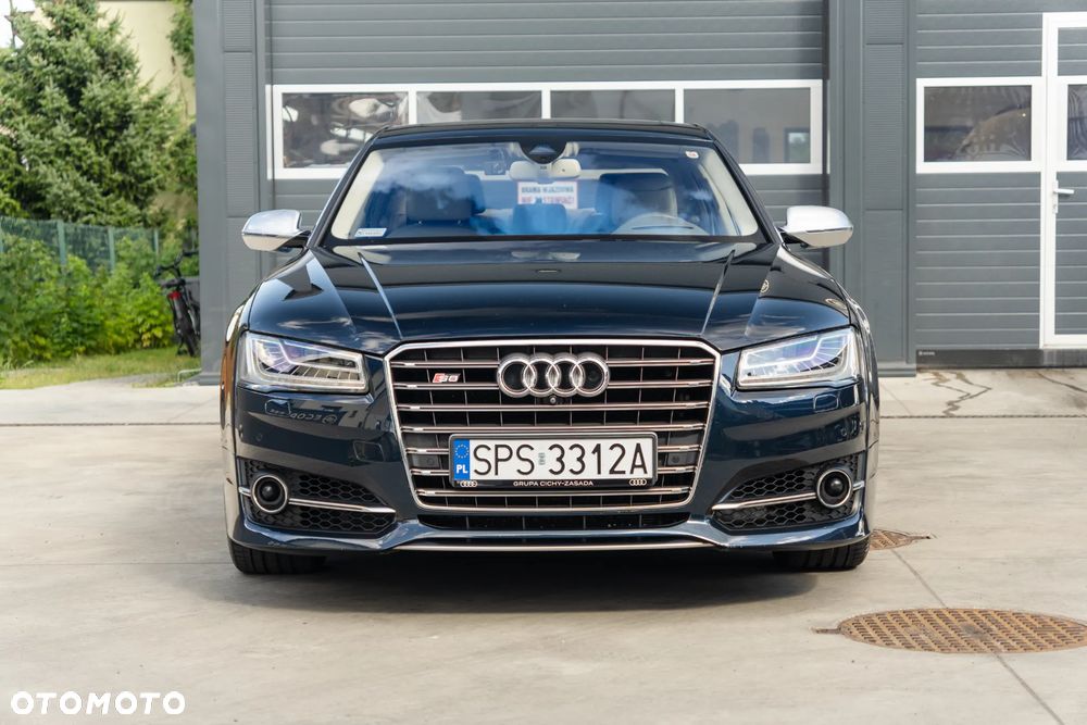 Audi S8 - 1