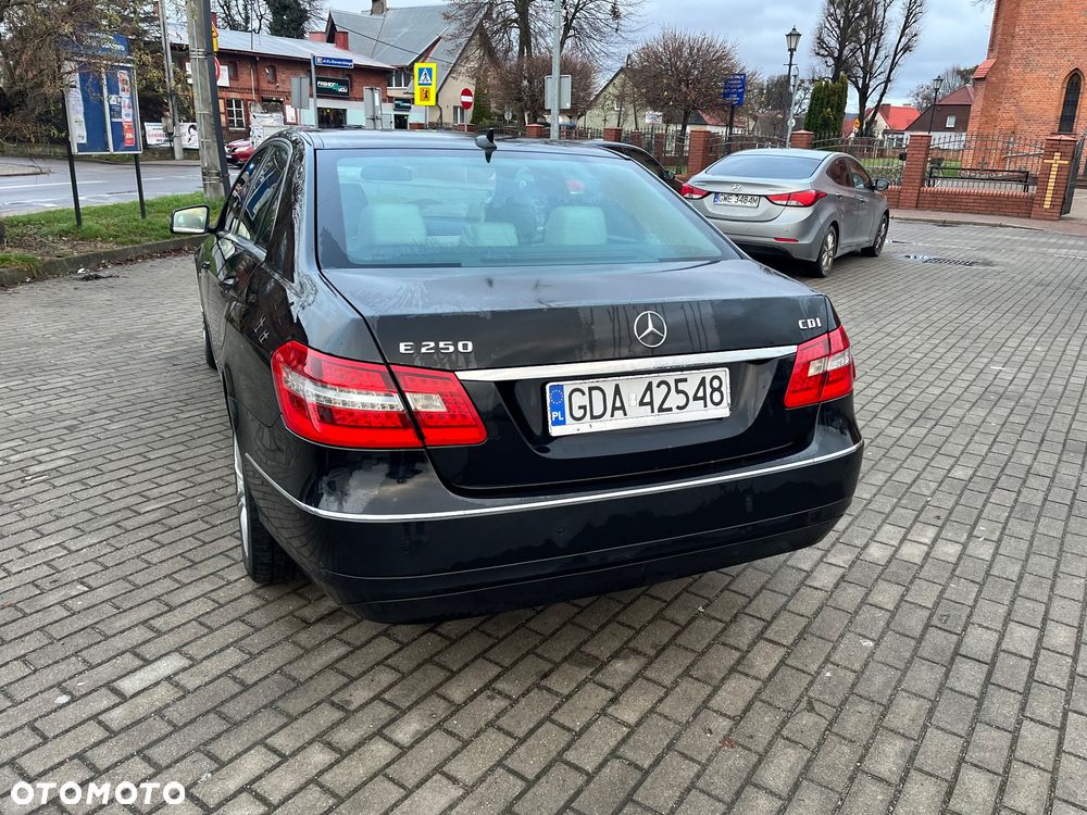 Mercedes-Benz Klasa E 250 CDI BlueEff Avantgarde - 4