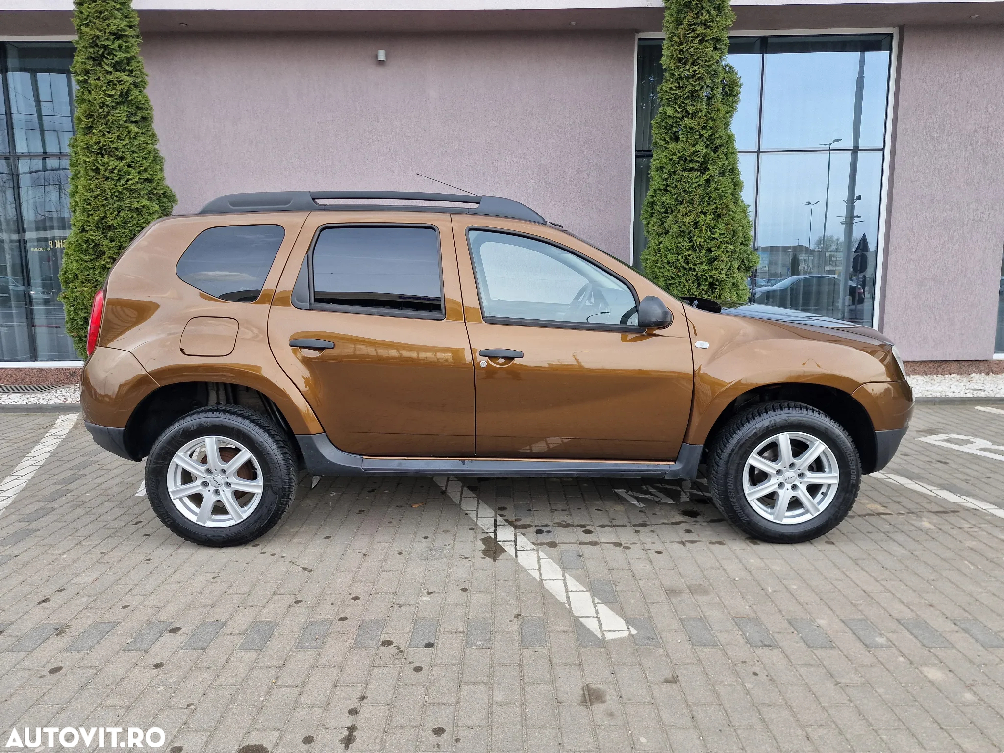 Dacia Duster 1.6 4x2 Laureate - 8