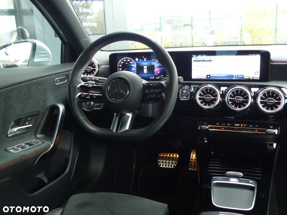 Mercedes-Benz Klasa A 200 AMG Line 7G-DCT - 24