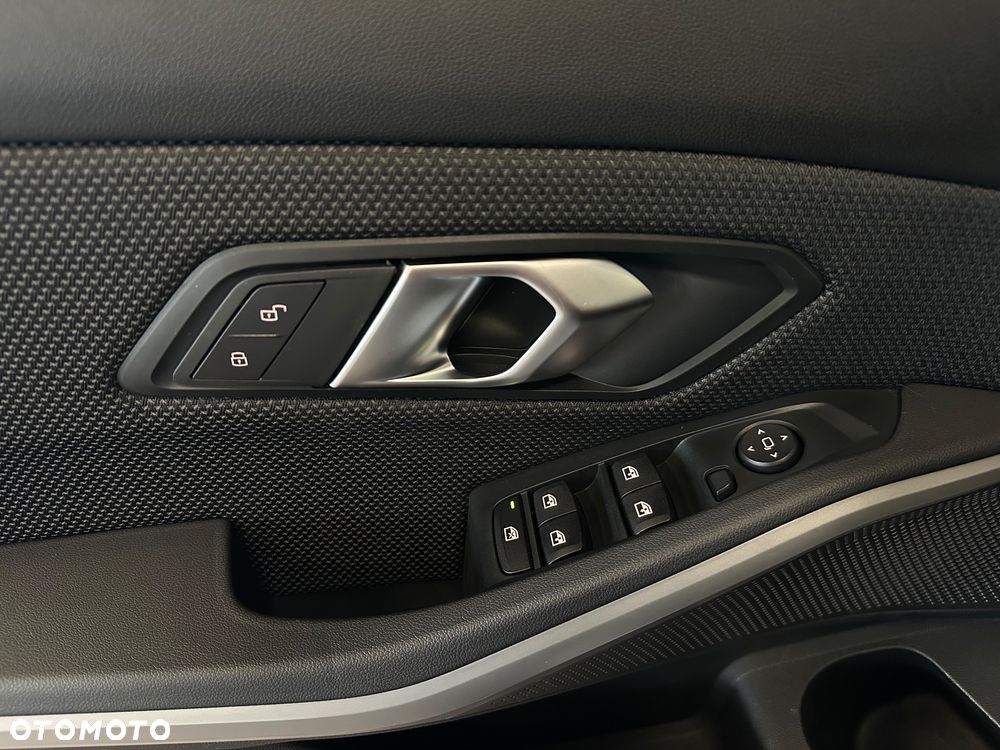 BMW Seria 3 318i Advantage - 20