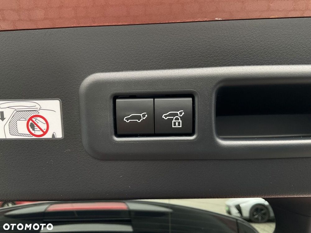 Lexus LBX 1.5 Hybrid Cool AWD - 35