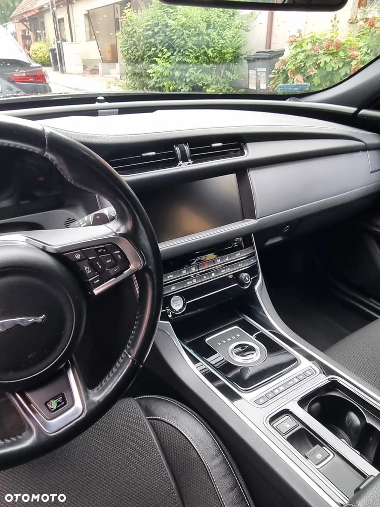 Jaguar XF 2.0 i4D R-Sport - 19