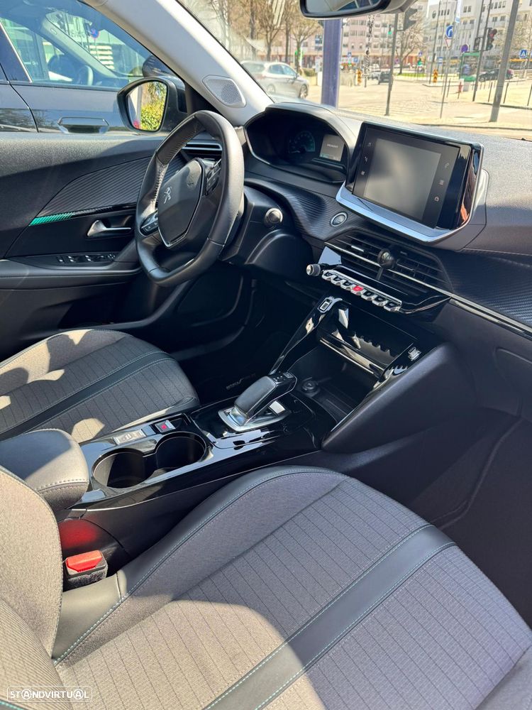 Peugeot e-2008 Allure - 13