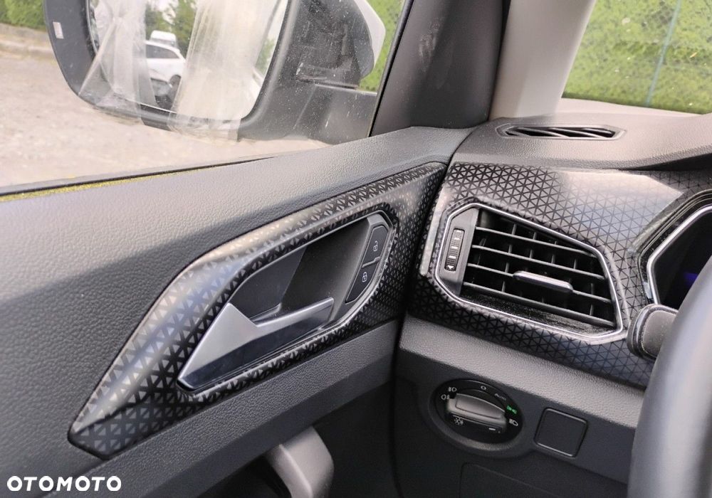 Volkswagen T-Cross - 13