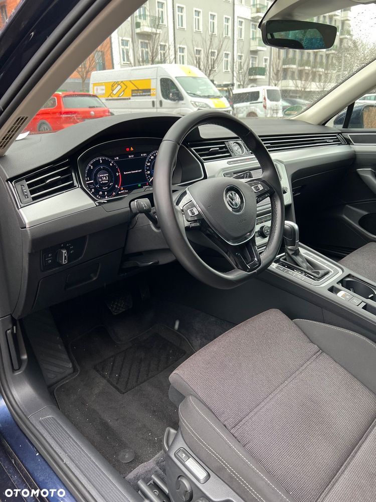 Volkswagen Passat Variant 2.0 TDI SCR DSG (BlueM Tech) Comfortline - 10