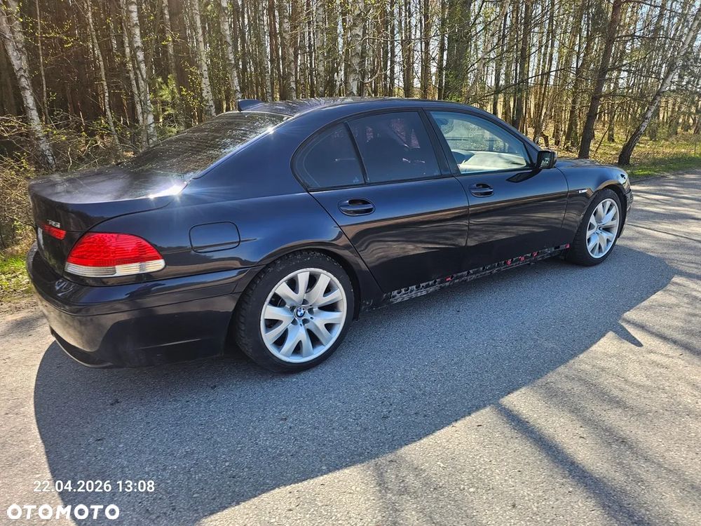 BMW Seria 7 745i - 8