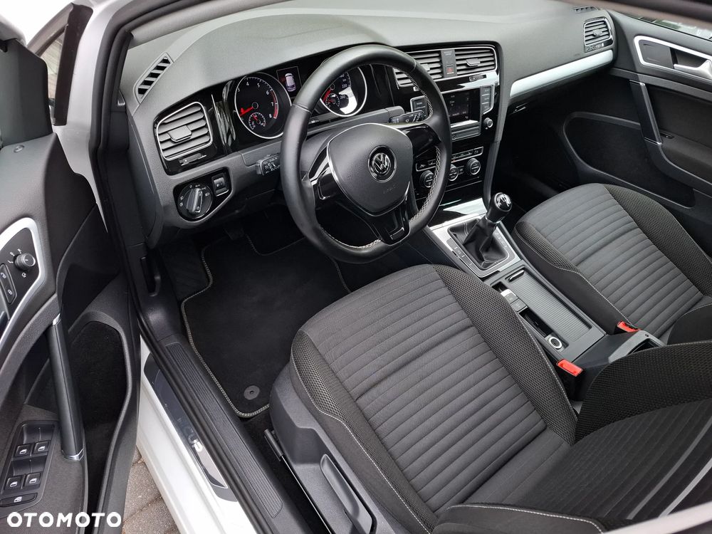 Volkswagen Golf 1.2 TSI BlueMotion Technology Cup - 32