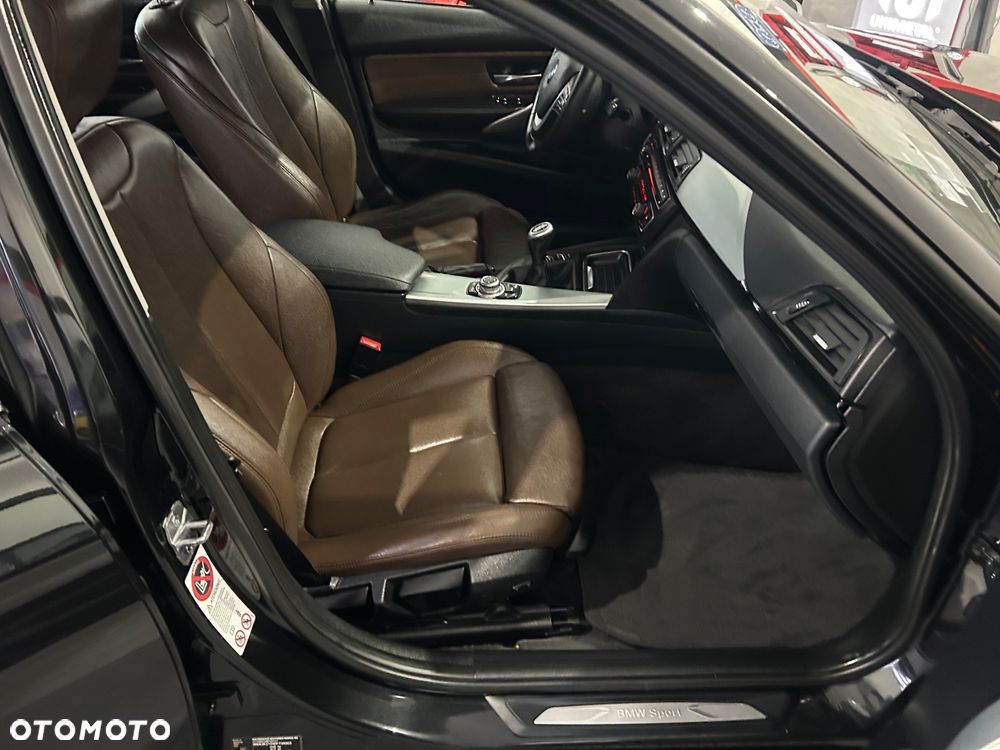 BMW Seria 3 320d - 32