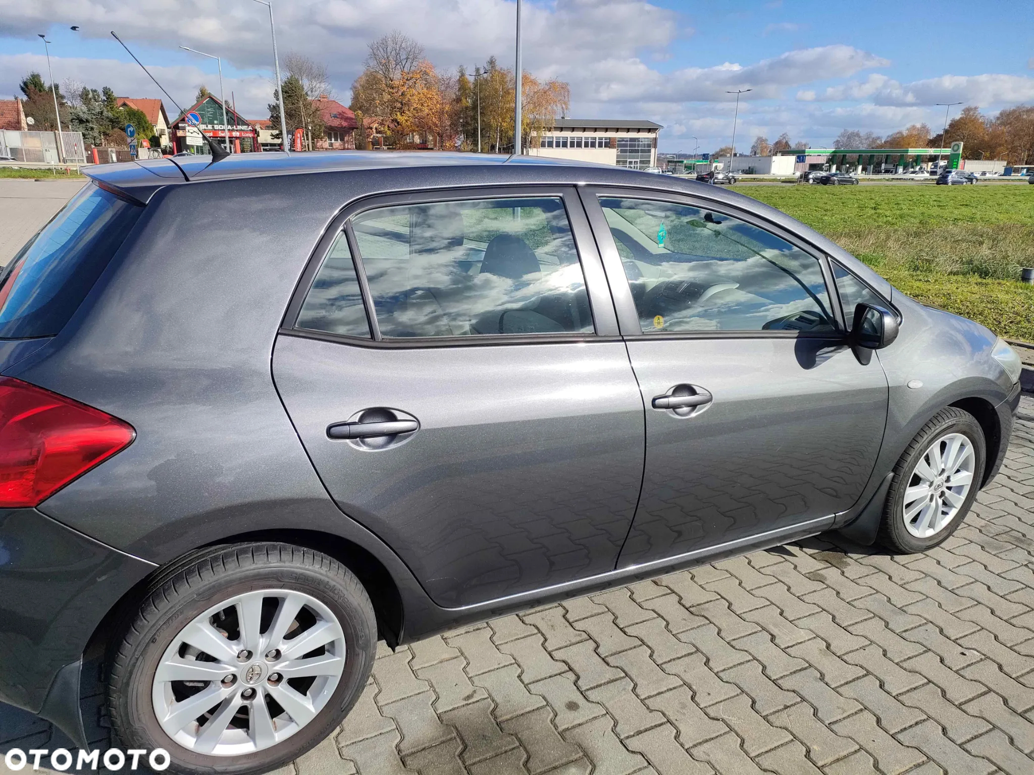 Toyota Auris 1.6 VVT-i Sol - 2