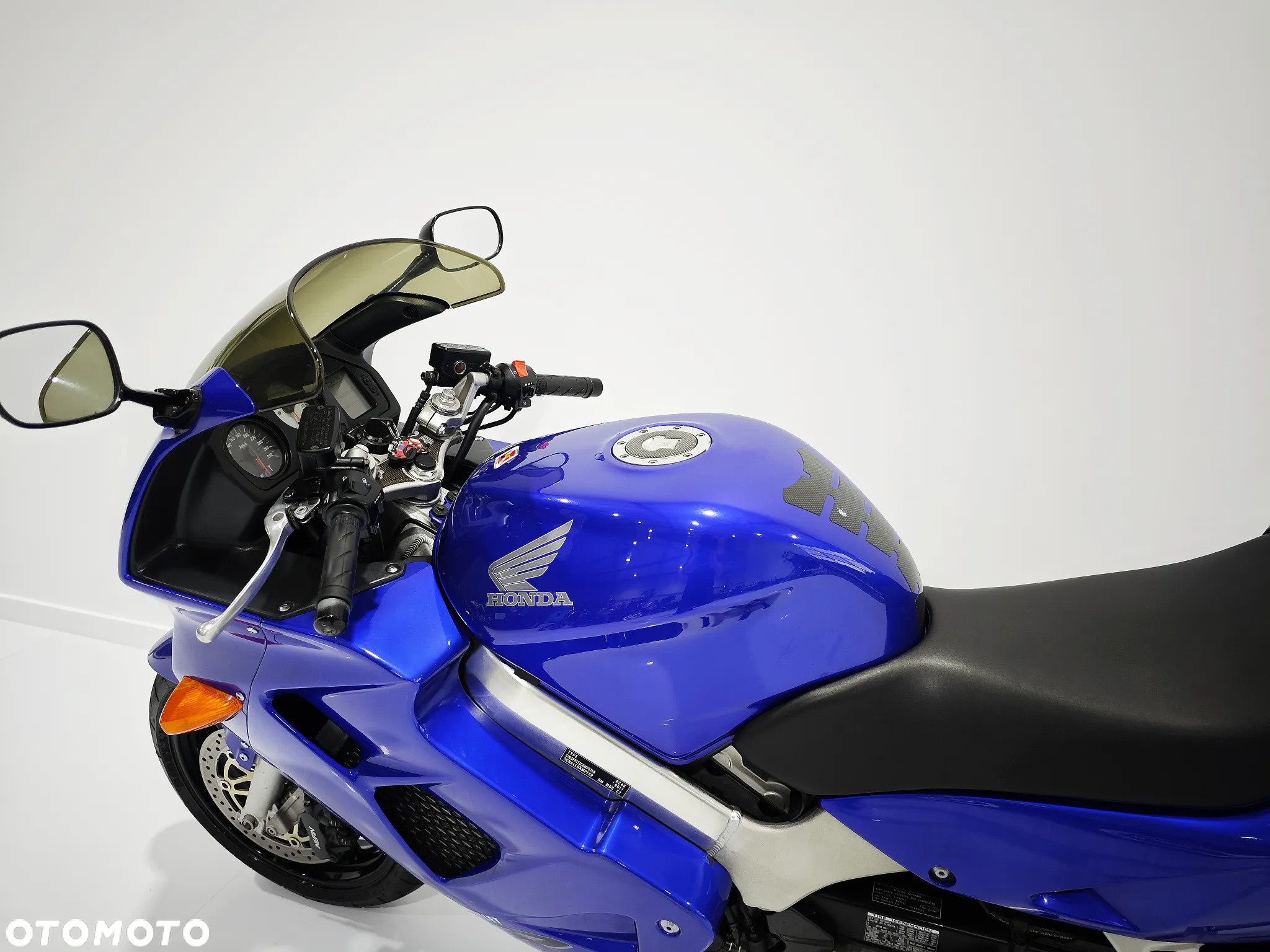 Honda VFR - 13