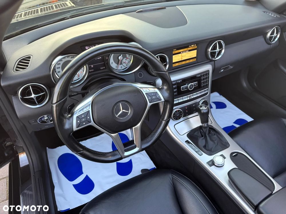 Mercedes-Benz SLK 200 (BlueEFFICIENCY) 7G-TRONIC - 23