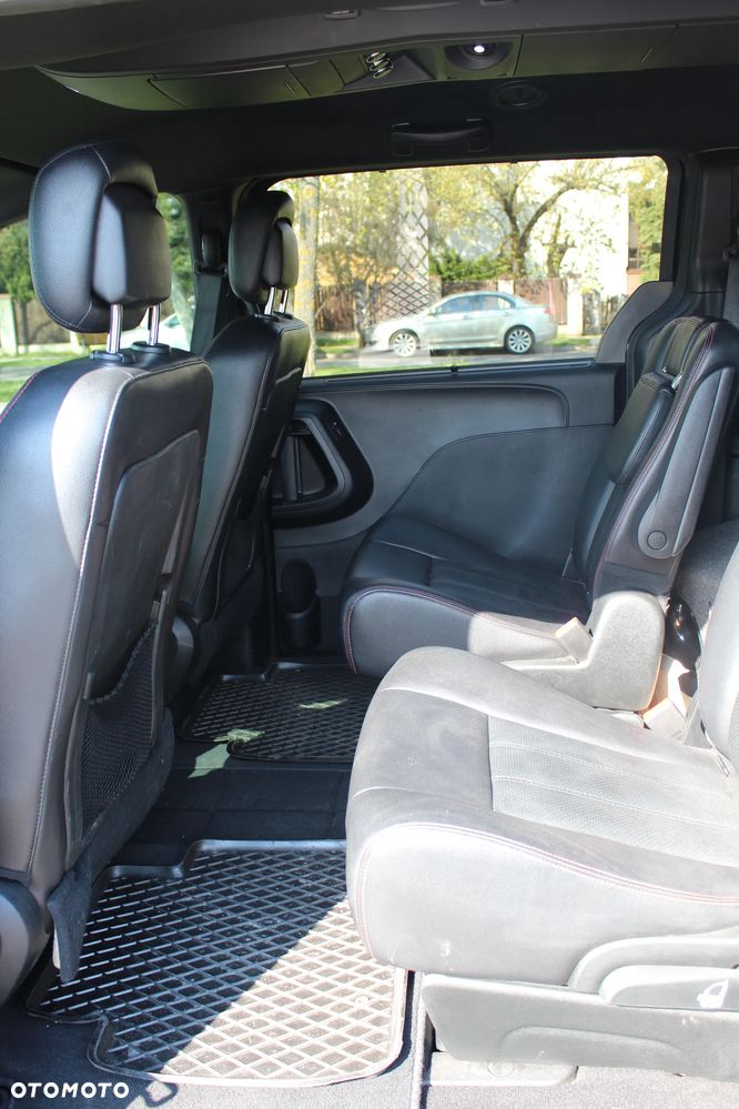 Dodge Grand Caravan - 10