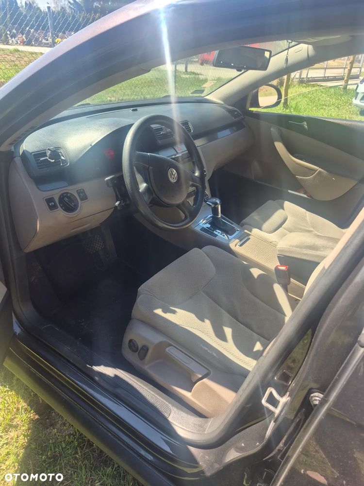 Volkswagen Passat 2.0 TDI Trendline DSG - 10