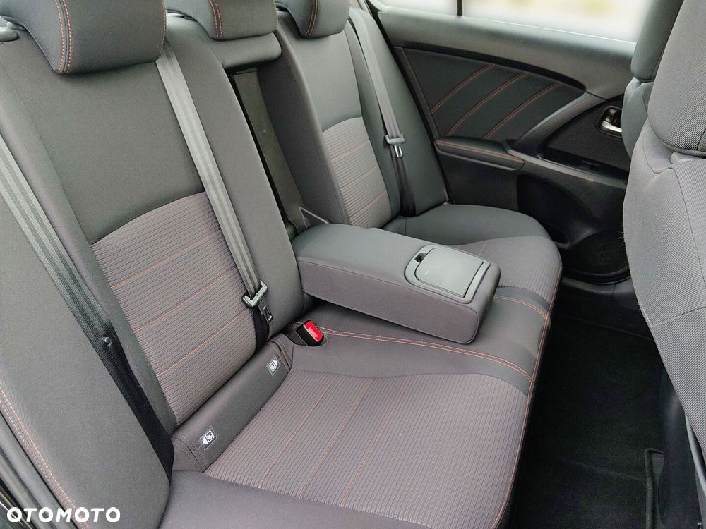 Toyota Avensis - 16