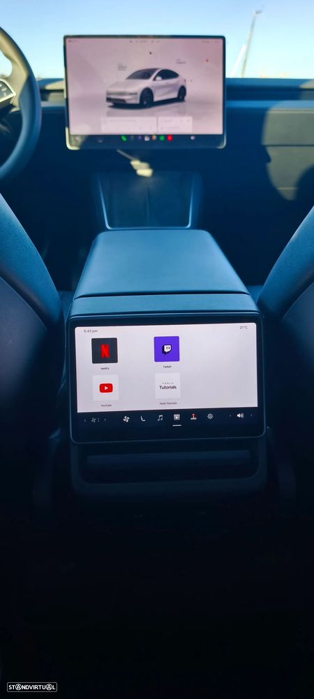 Tesla Model Y - 4