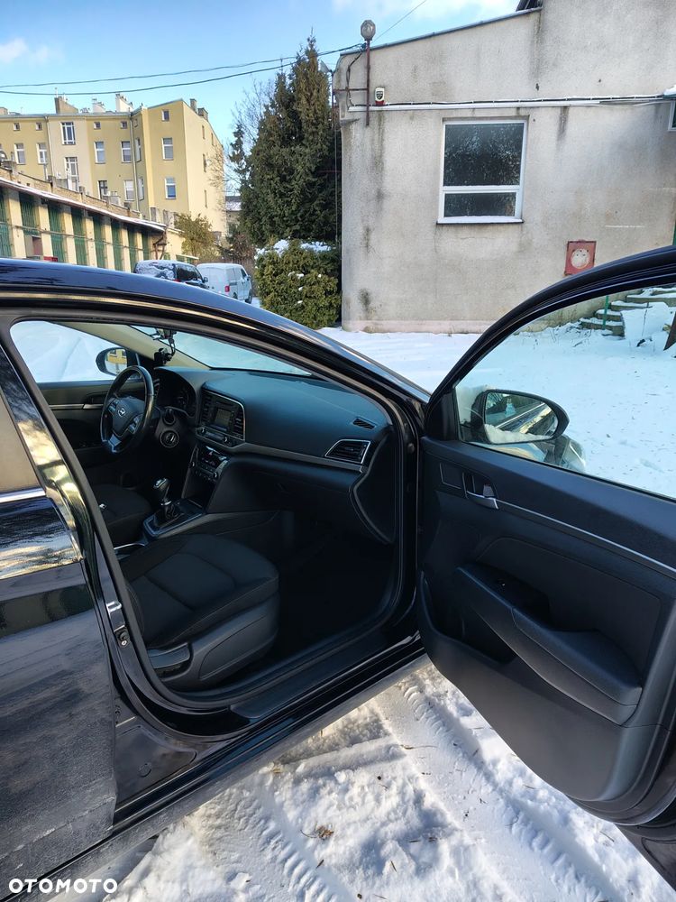 Hyundai Elantra 1.6 Comfort - 20