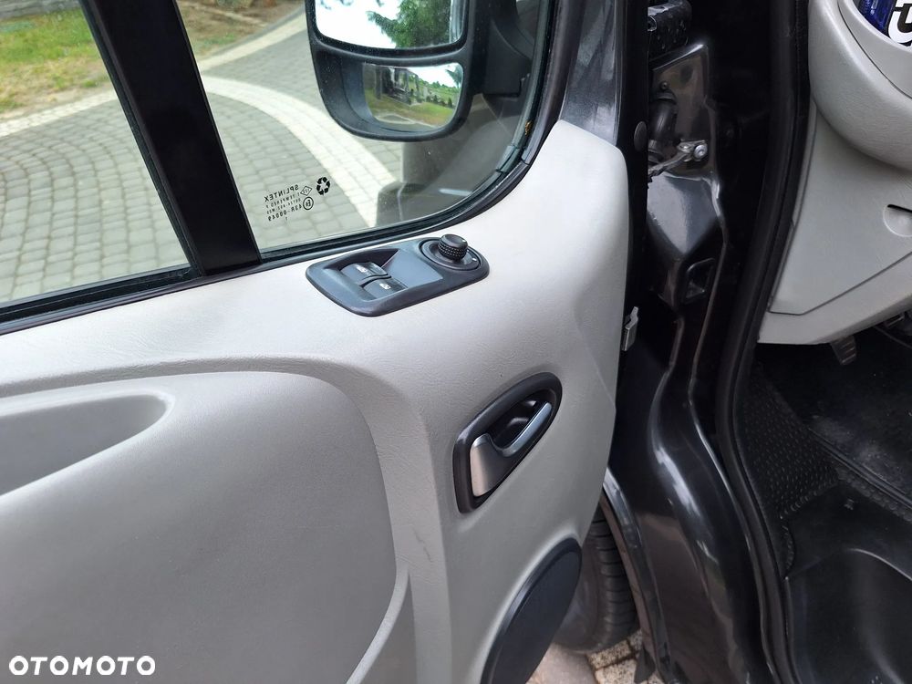 Renault Trafic FAP Grand Passenger Black Edition - 22