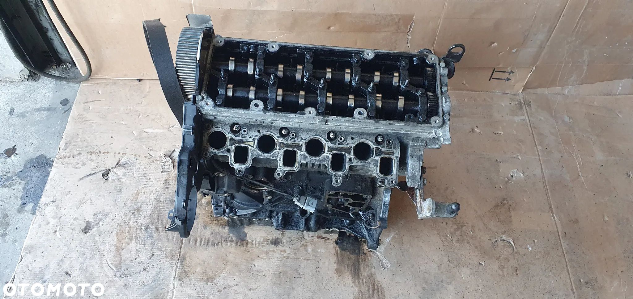 Silnik słupek blok silnika VW Passat B6 2.0 TDI CBA - 1