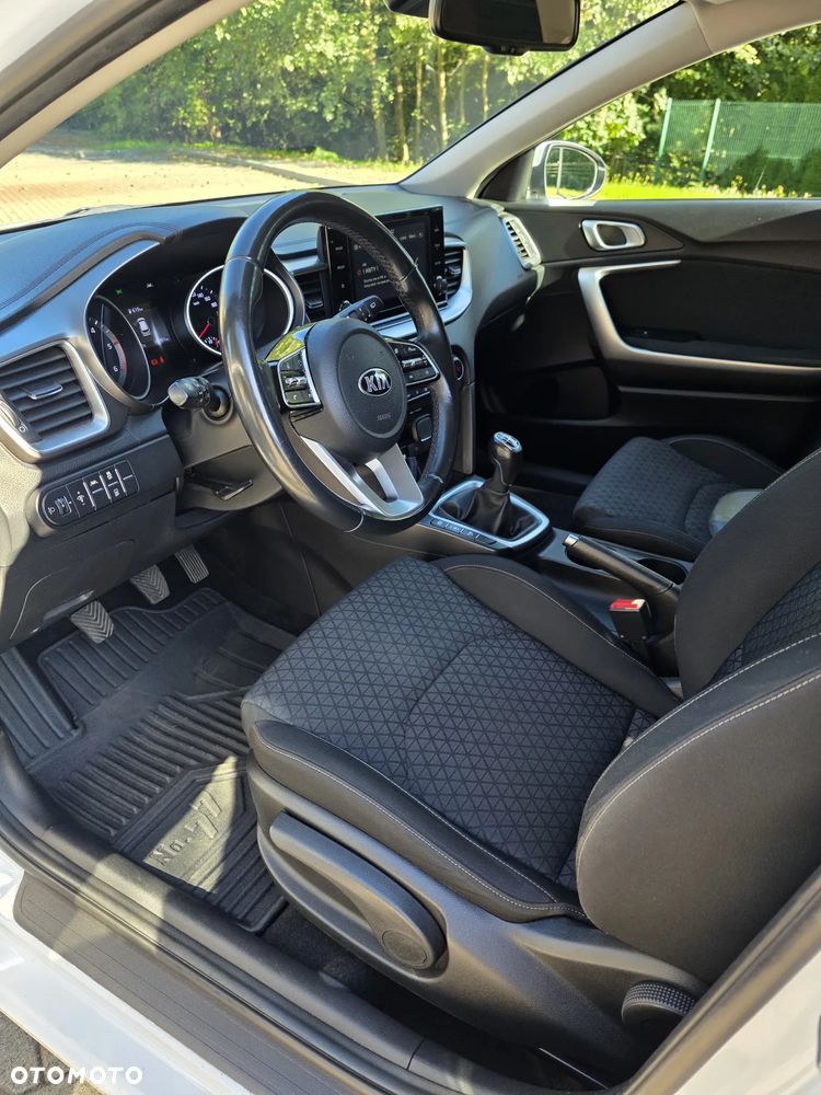 Kia Ceed 1.6 CRDi mHEV M - 6