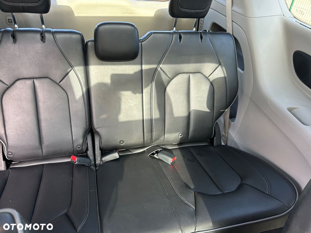 Chrysler Pacifica - 18