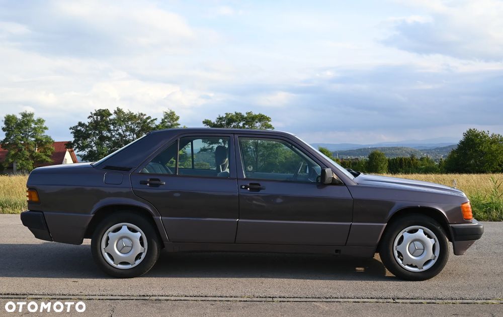 Mercedes-Benz W201 (190) - 7