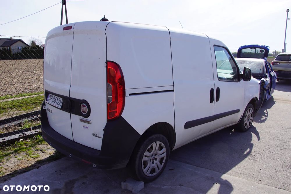 Auto na części - Fiat Doblo II Lift 1.3 MultiJet 90 KM 263A2000 C510 249 2016R Silnik Skrzynia Drzwi Błotnik Zderzak Lampa Klamka Lusterko Szyba Deska Kokpit Sterownik Moduł Czujnik Licznik Wyświetlacz Panel Kierownica - 4