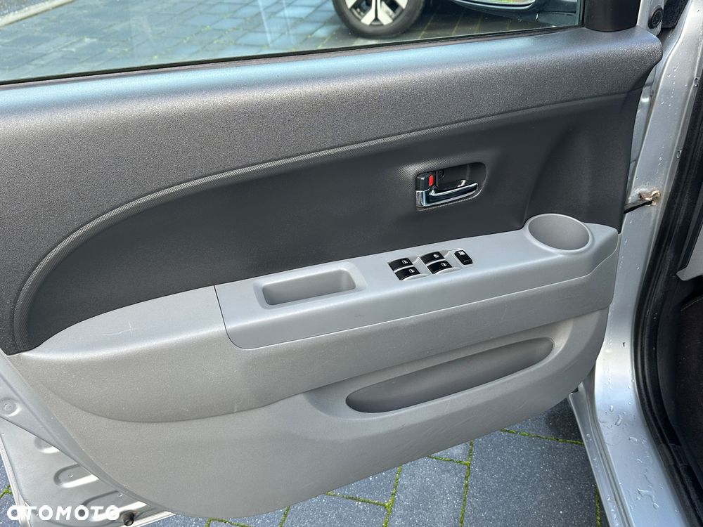 Daihatsu Sirion 1.3 - 13
