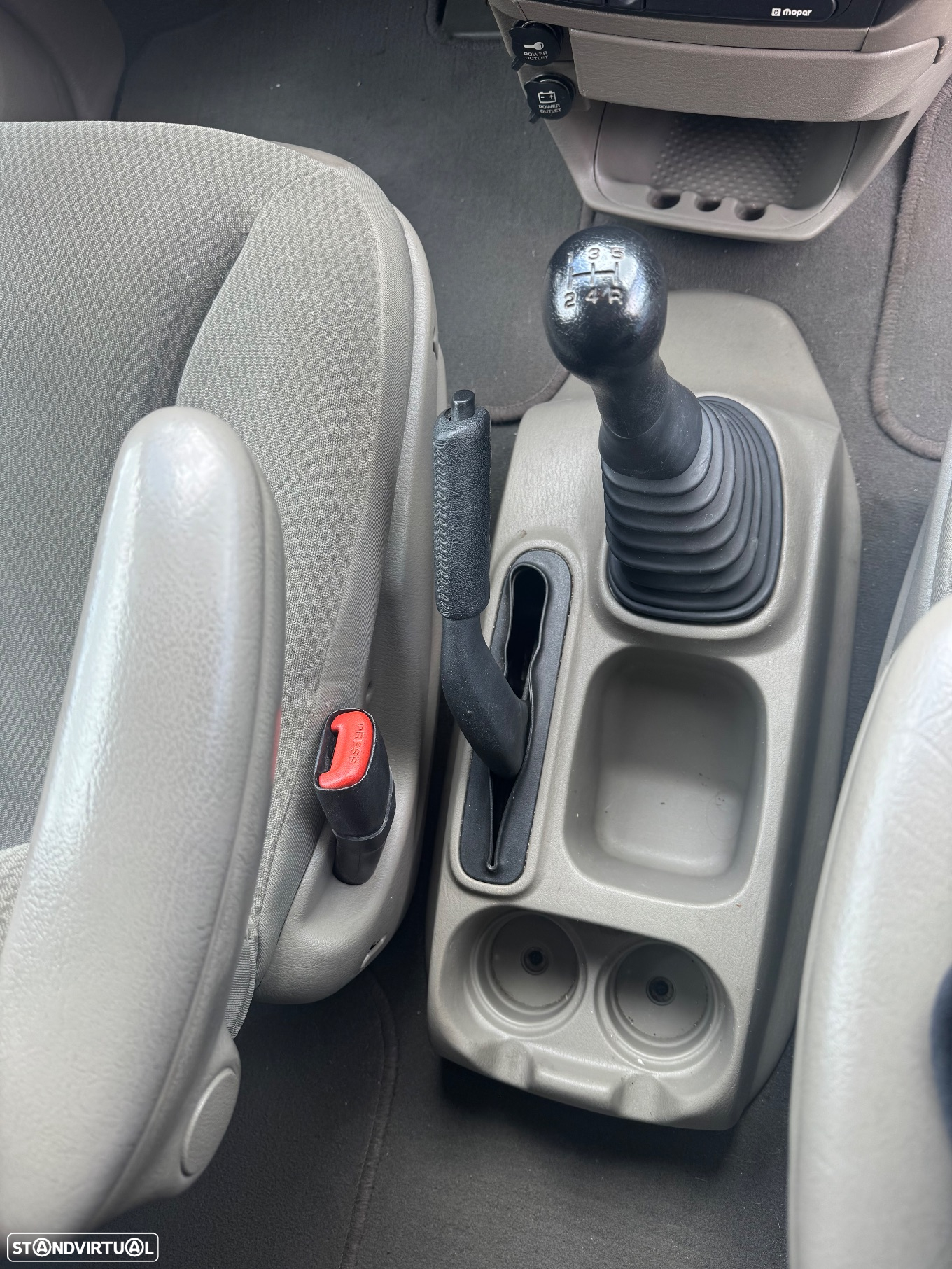 Chrysler Voyager 2.5 CRD SE - 8