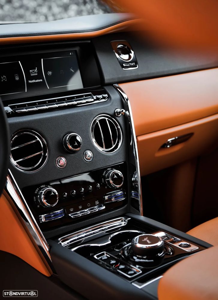 Rolls Royce Cullinan - 13