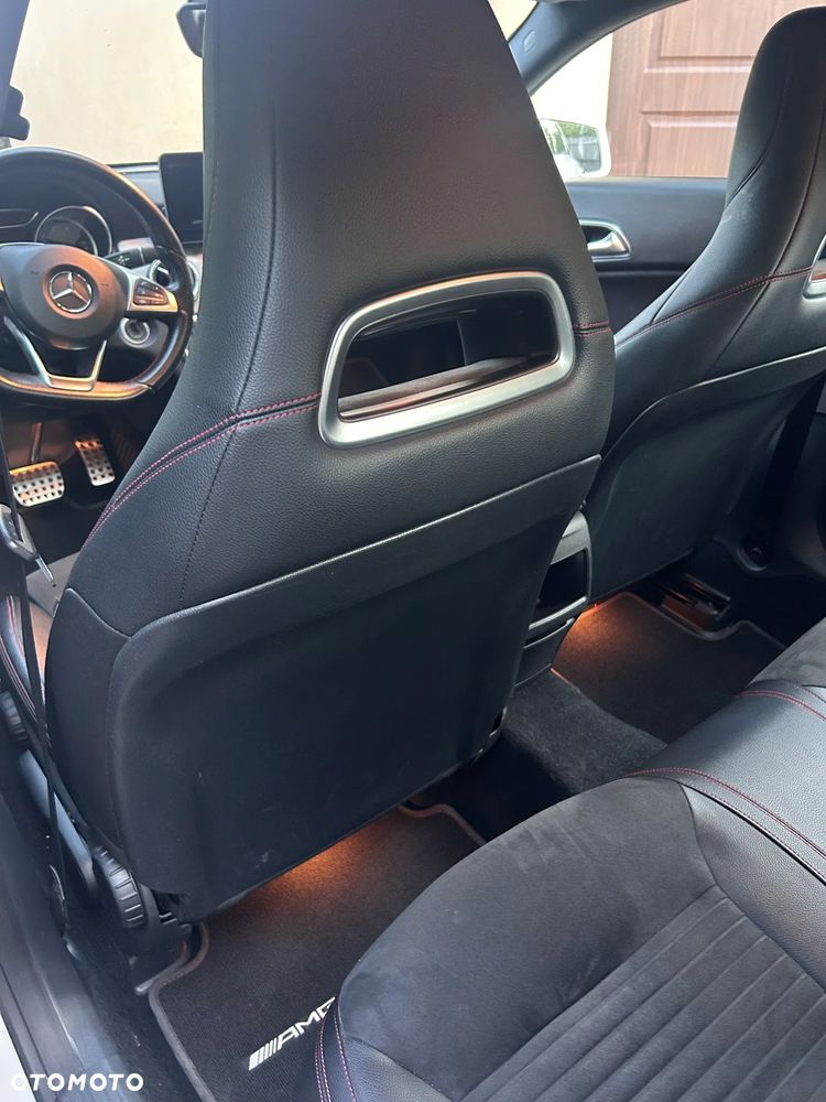 Mercedes-Benz CLA 220 4-Matic AMG Line - 17