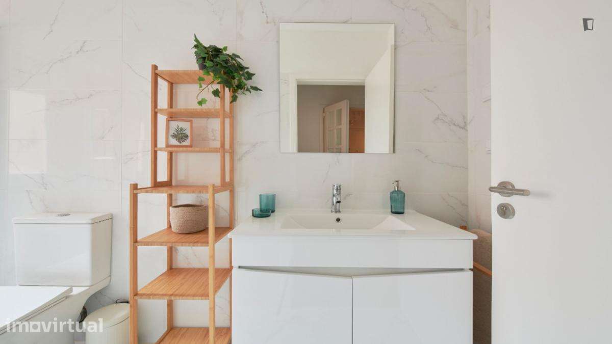 Quarto - localizado em São Sebastião Lisbon - Grande imagem: 3/22
