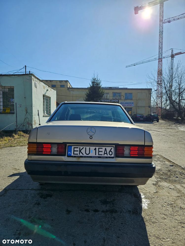 Mercedes-Benz W201 (190) - 7