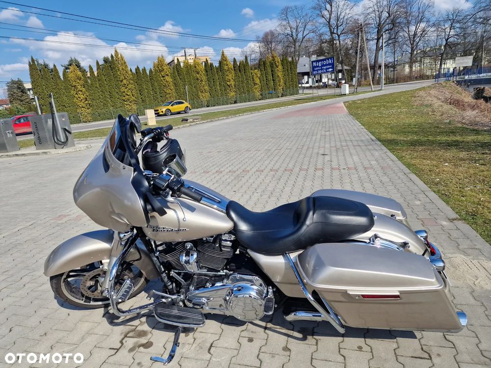 Harley-Davidson Touring Street Glide - 10