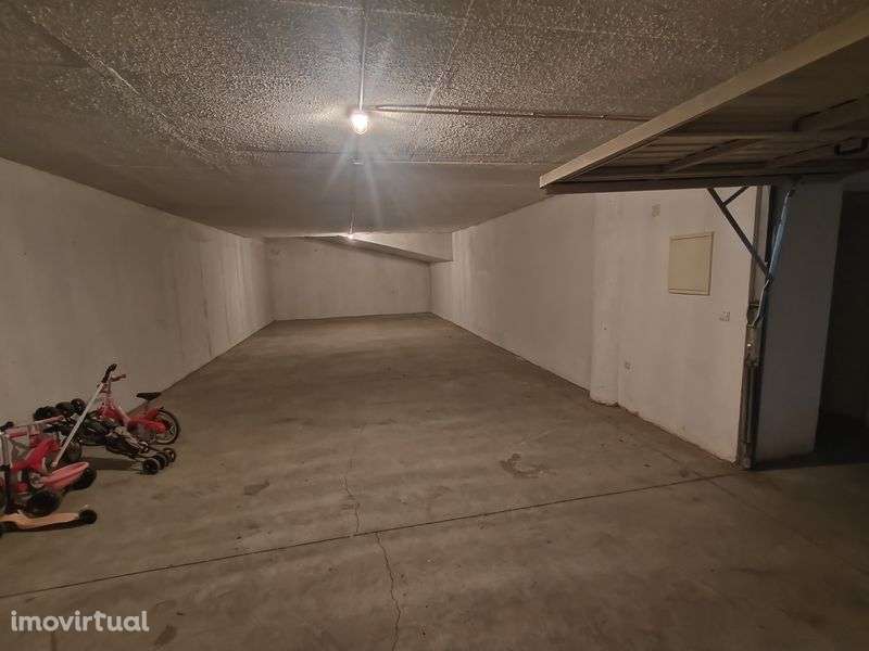 Garagem fechada c/contador elétrico, 80m² - Grande imagem: 5/7