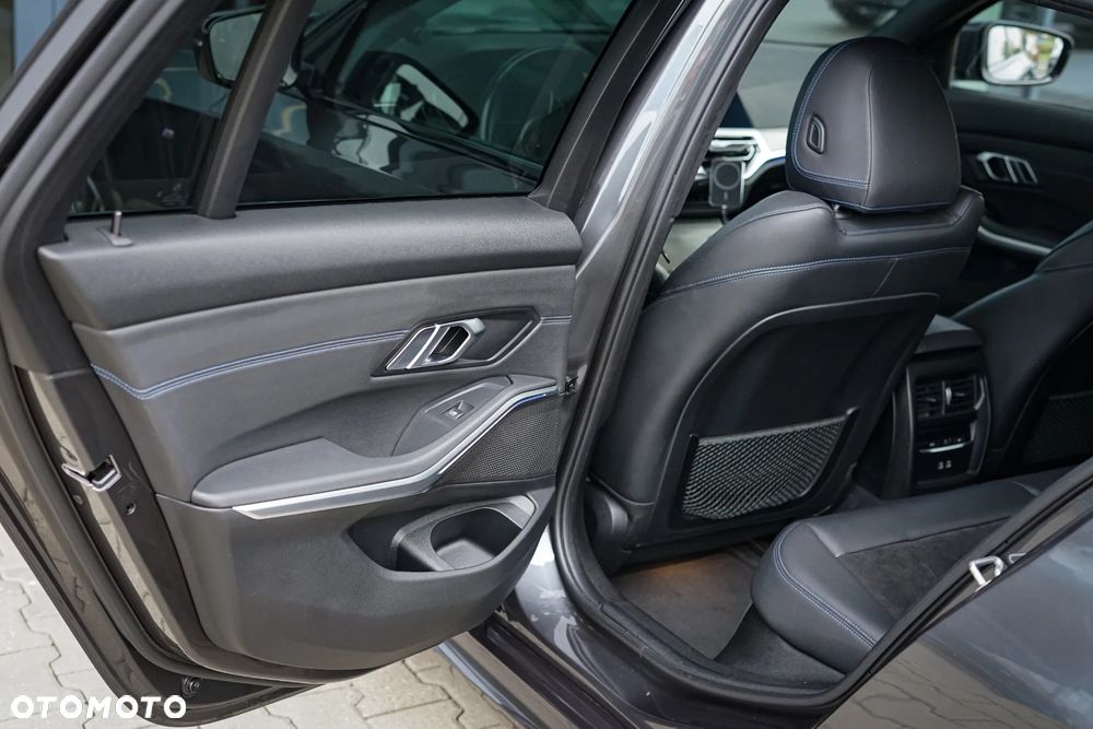 BMW Seria 3 330i M Sport sport - 37