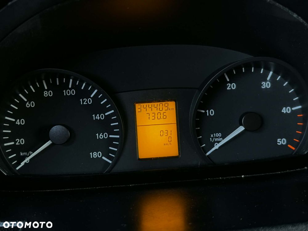 Mercedes-Benz SPRINTER - 11