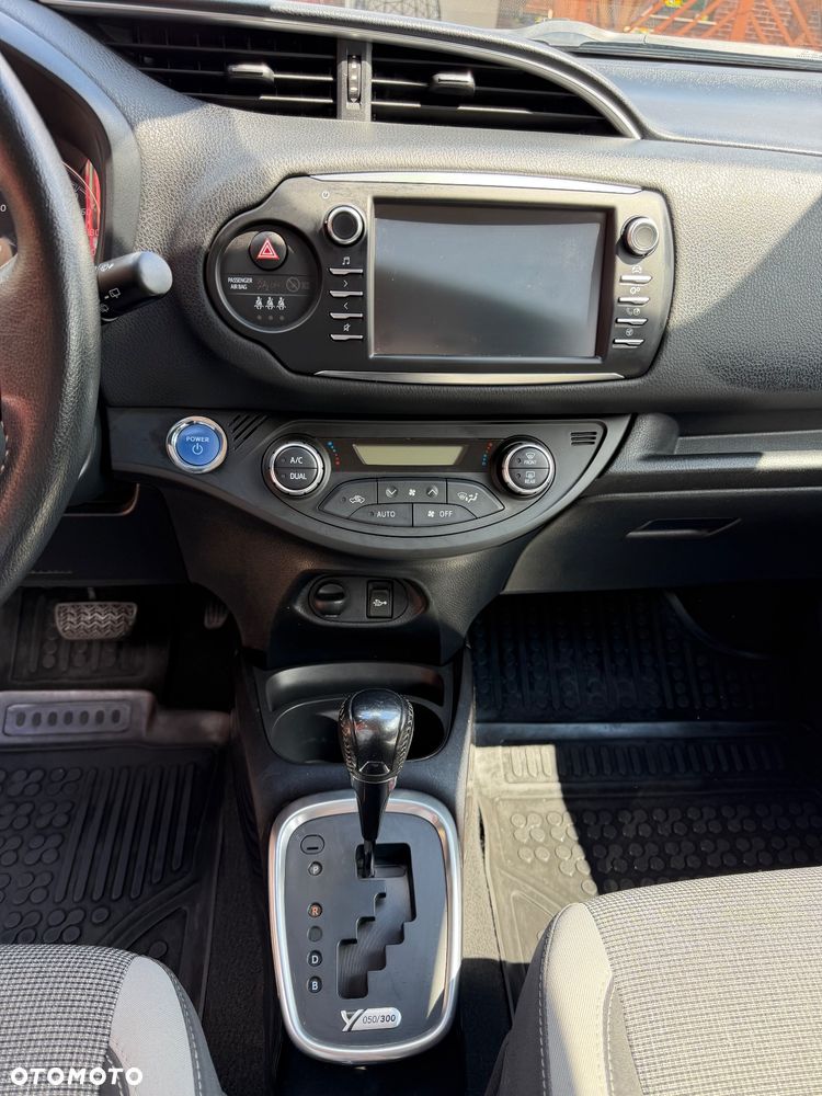 Toyota Yaris 1.5 20th Anniversary CVT - 28