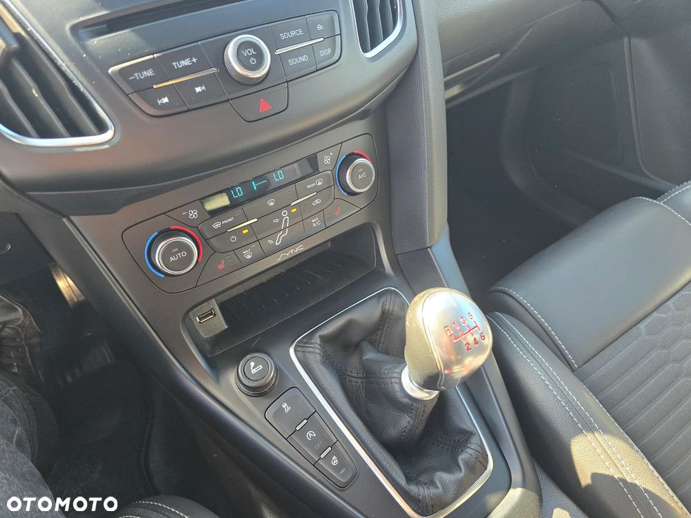 Ford Focus 2.0 EcoBoost ST mit Leder-Exclusiv-Paket - 28