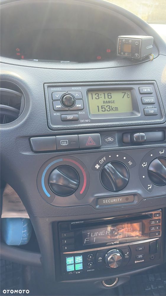 Toyota Yaris 1.0 Base - 2