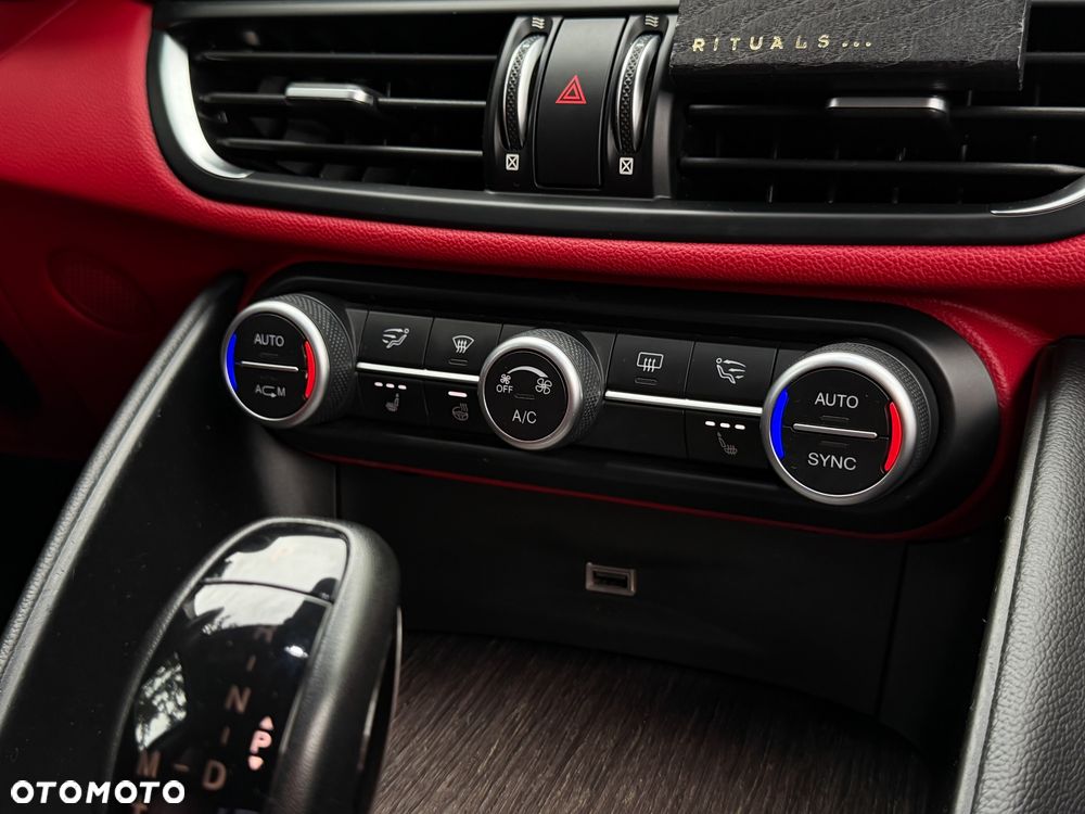 Alfa Romeo Giulia - 24