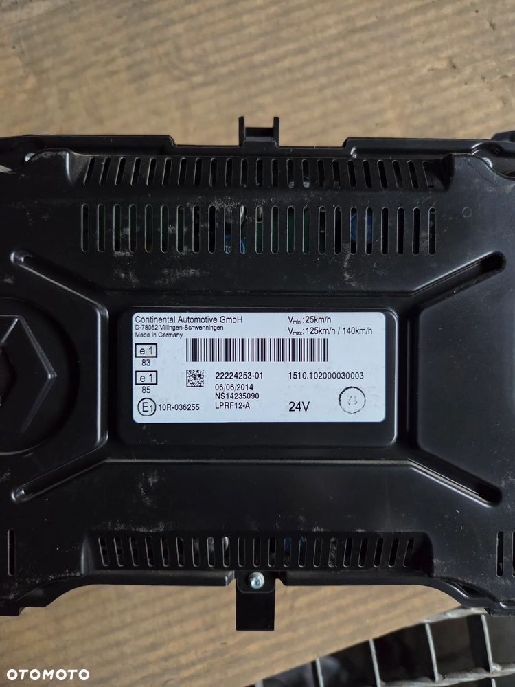 Zegary licznik Renault gama T 22166228-05, 22224253-01 - 3