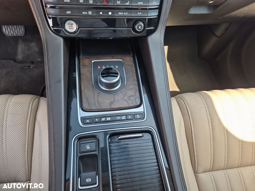 Jaguar F-Pace 20d AWD Portfolio - 20