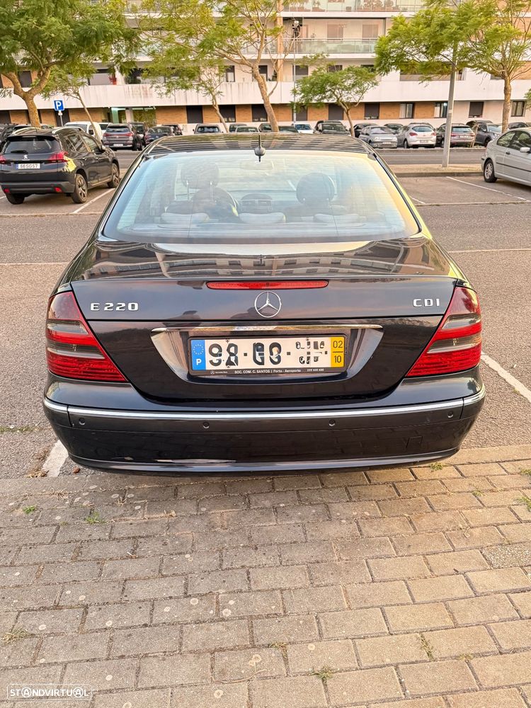 Mercedes-Benz 220 - 15