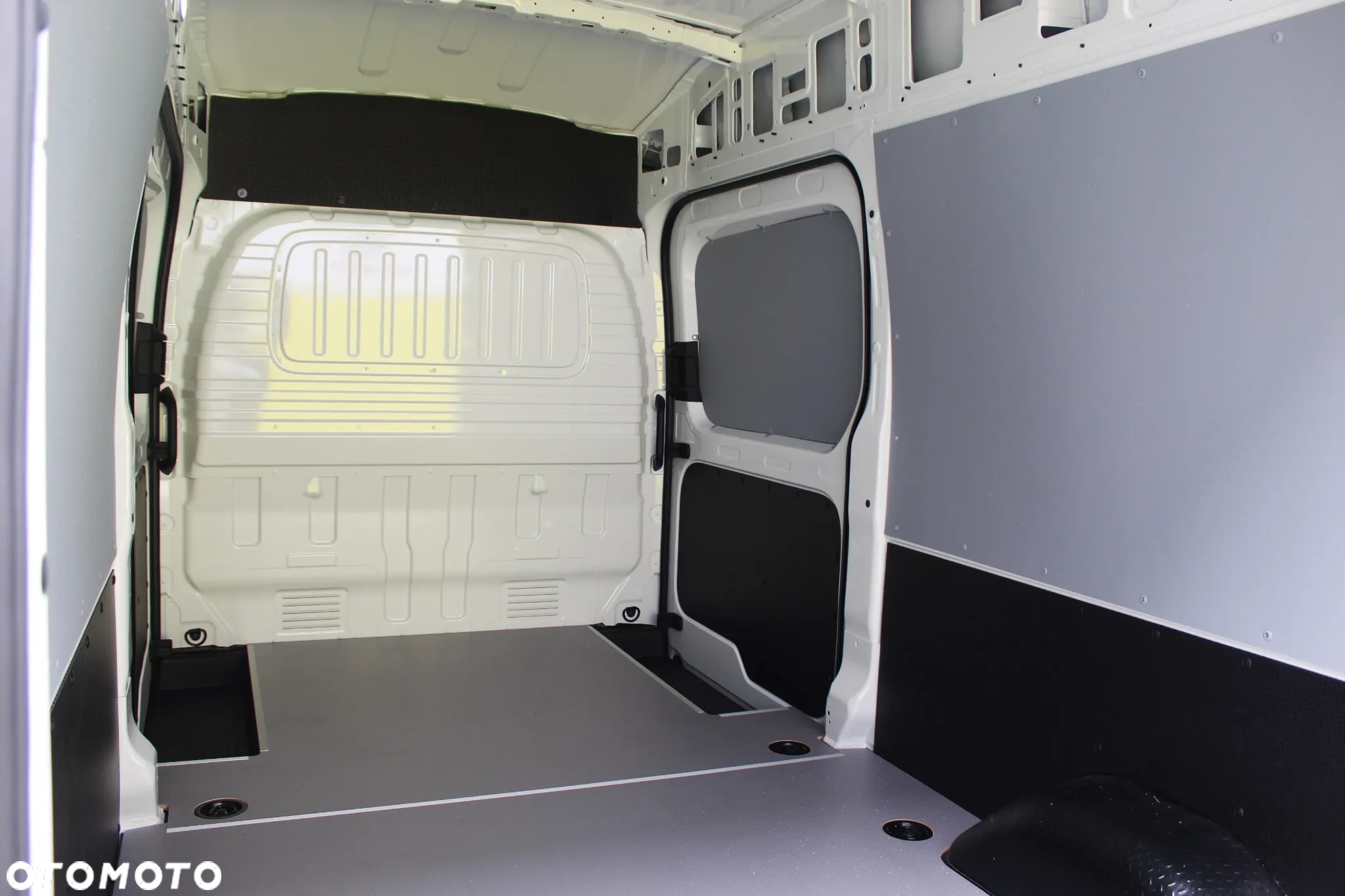 Maxus E-DELIVER 9 - 10