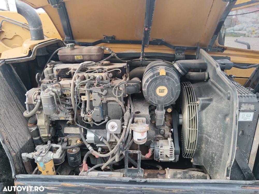 Caterpillar TH220B - 2
