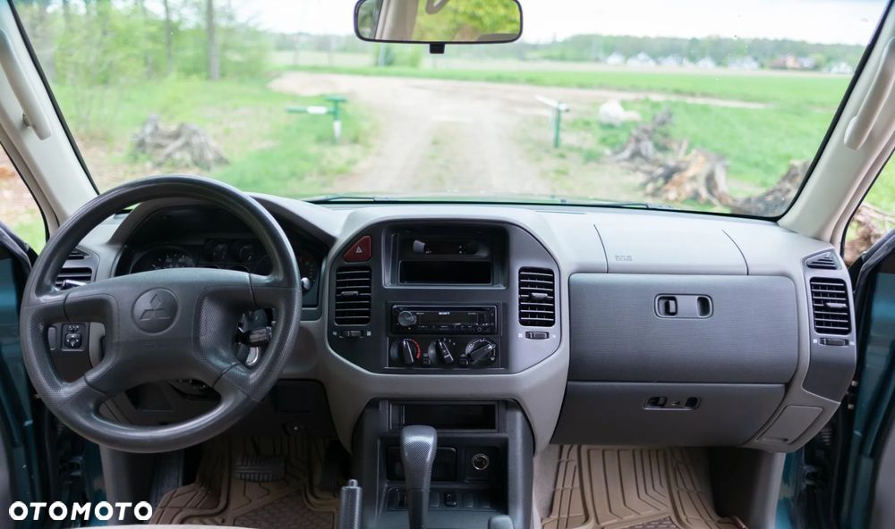 Mitsubishi Pajero - 18